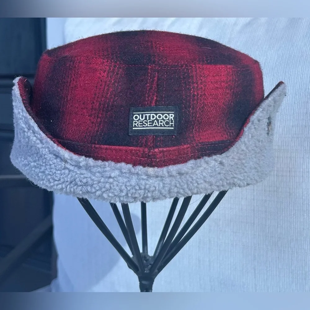 NWOT Outdoor Research Red and Black Women's Yukon Hat